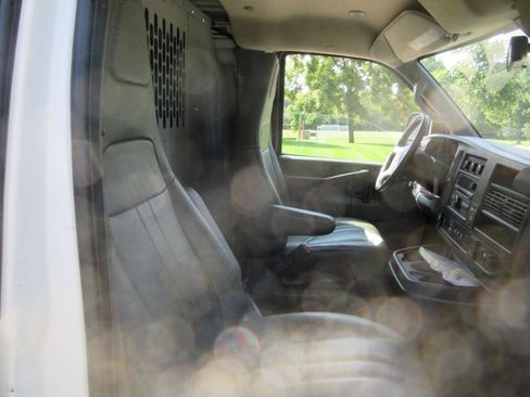 Used 2021 Chevrolet Express 2500 w/ Driver Convenience Package RWD image 36