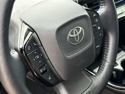 Used 2025 Toyota Prius FWD image 17