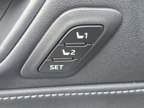 Used 2021 Toyota Venza XLE w/ Softex Package image 15