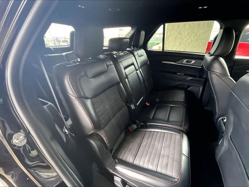 Certified 2025 Ford Explorer ST-Line w/ ST-Line Street Pack image 19
