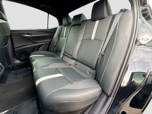 Used 2025 Toyota Camry SE w/ Convenience Package image 19