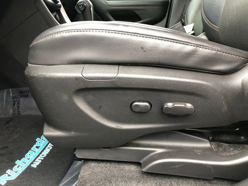 Used 2022 Chevrolet Trax LT w/ LT Convenience Package image 20