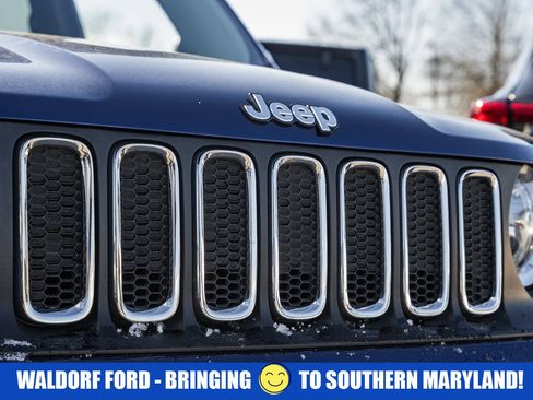 Used 2017 Jeep Renegade Latitude w/ Cold Weather Group image 11