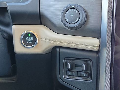 Used 2024 Ford Expedition Platinum image 27