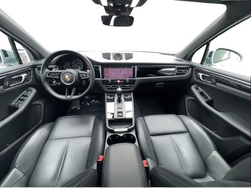 Used 2024 Porsche Macan AWD/4WD image 38