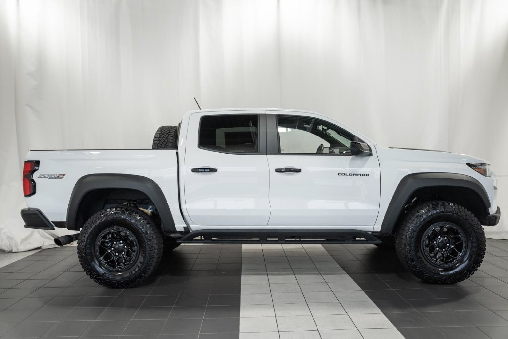 Used 2024 Chevrolet Colorado ZR2 w/ ZR2 Bison Edition AWD/4WD image 3
