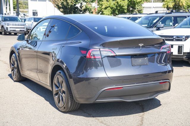 Used 2024 Tesla Model Y Long Range AWD/4WD image 2