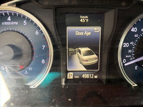 Used 2017 Toyota Camry LE image 13