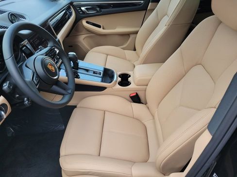 New 2026 Porsche Macan image 21