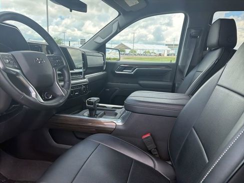Used 2025 Chevrolet Silverado 1500 LT Trail Boss w/ Convenience Package II AWD/4WD image 16