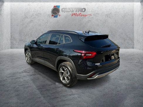 Used 2025 Chevrolet Trax LT w/ Driver Confidence Package FWD image 3