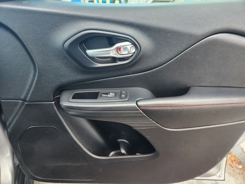 Used 2015 Jeep Cherokee Trailhawk image 12