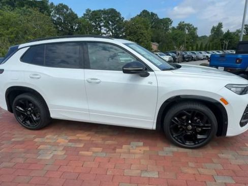 Used 2026 Volkswagen Tiguan SE R-Line FWD image 4