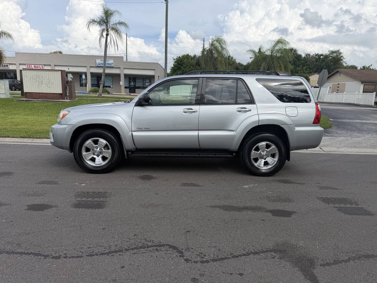 Used 2008 Toyota 4Runner SR5 w/ SR5 Extra Value Pkg 1 AWD/4WD image 8