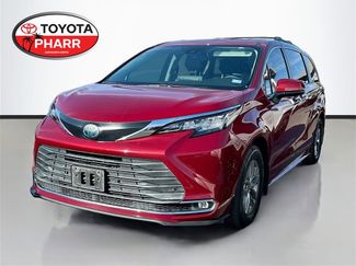 Used 2022 Toyota Sienna XLE video 1
