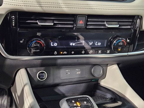 Used 2023 Nissan Rogue SL image 32