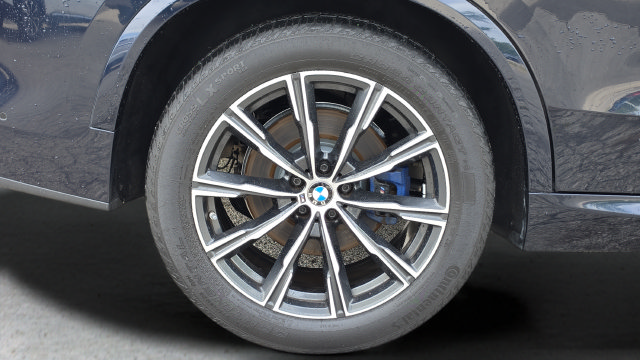 Used 2022 BMW X5 xDrive40i w/ M Sport Package AWD/4WD image 16