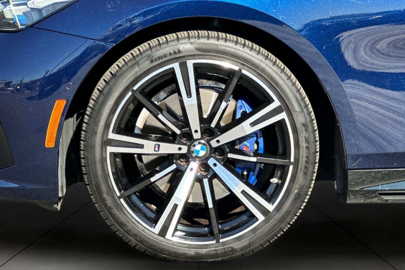 Used 2025 BMW 530i xDrive w/ M Sport Package AWD/4WD image 25
