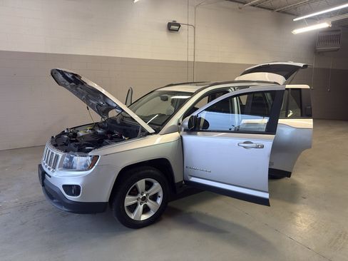 Used 2014 Jeep Compass Latitude w/ Sun/Sound Group image 9