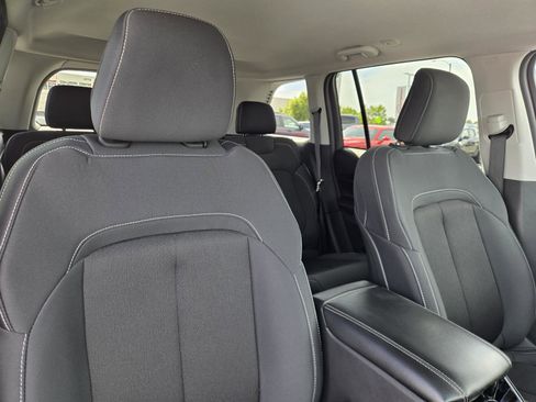 Certified 2022 Jeep Grand Cherokee Laredo w/ Luxury Tech Group I RWD image 31