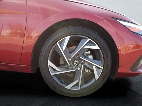 Used 2025 Hyundai Elantra SEL image 10