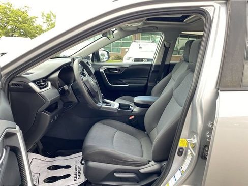 Used 2019 Toyota RAV4 XLE AWD/4WD image 12