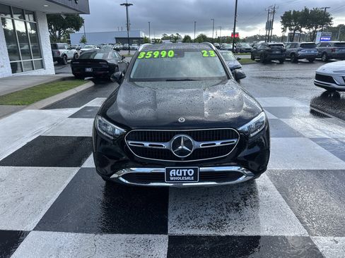 Used 2023 Mercedes-Benz GLC 300 4MATIC image 2