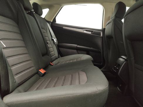 Used 2020 Ford Fusion SE FWD image 19