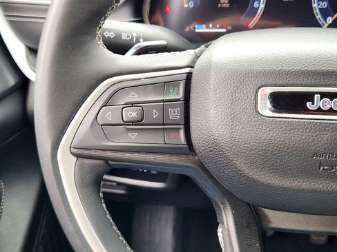 Used 2024 Jeep Grand Cherokee L Laredo AWD/4WD image 17