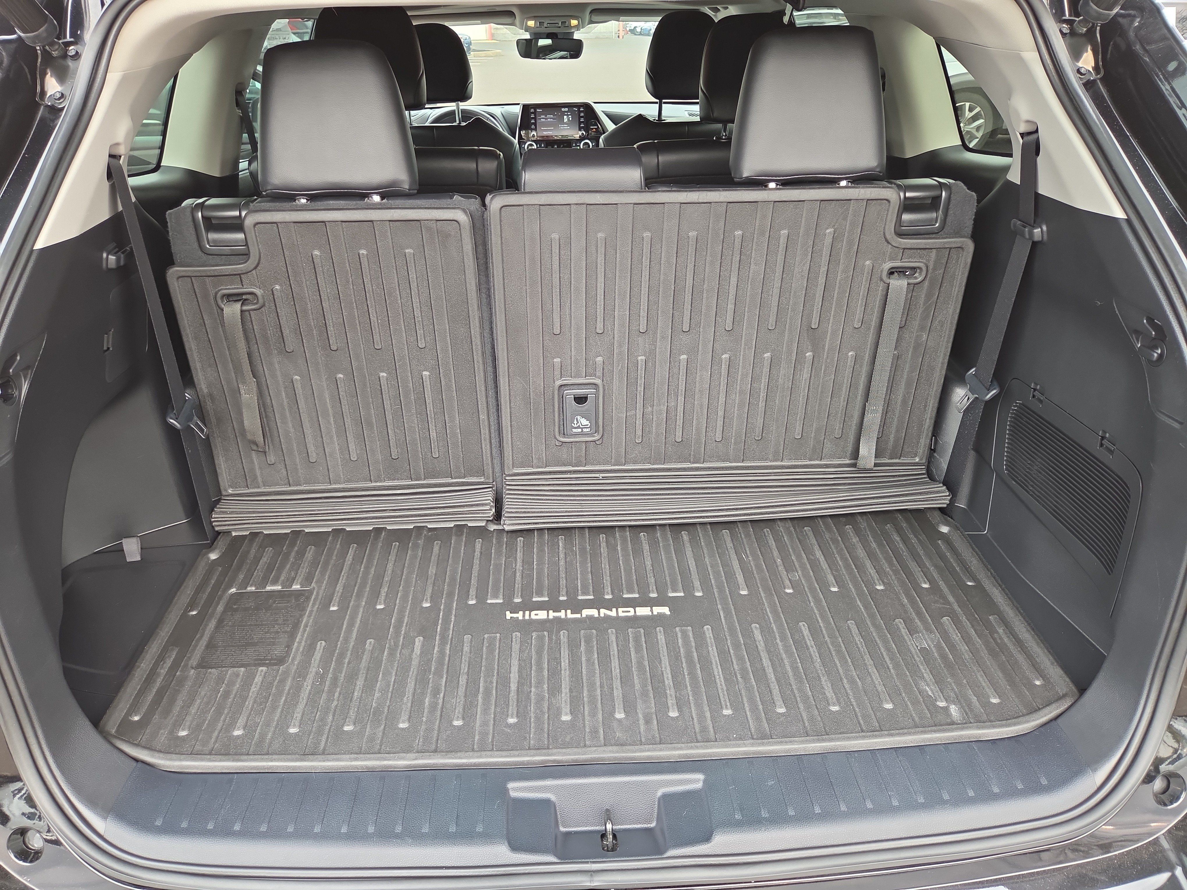 Used 2022 Toyota Highlander XLE AWD/4WD image 34