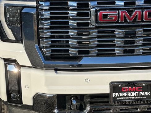 Used 2024 GMC Sierra 3500 Denali w/ Denali Reserve Package image 44