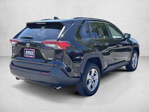 Certified 2025 Toyota RAV4 XLE FWD image 5
