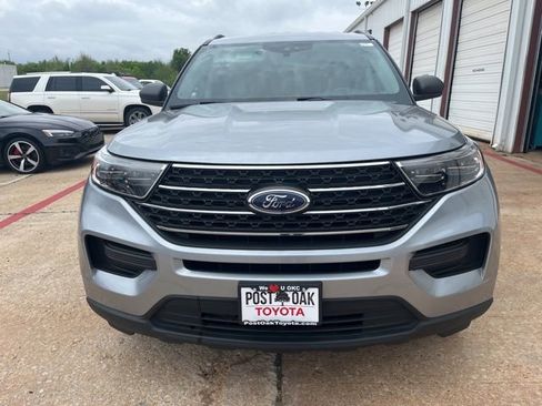 Used 2022 Ford Explorer XLT image 3