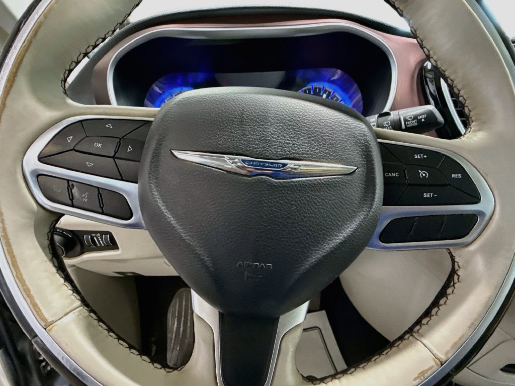 Used 2020 Chrysler Pacifica Limited FWD image 12