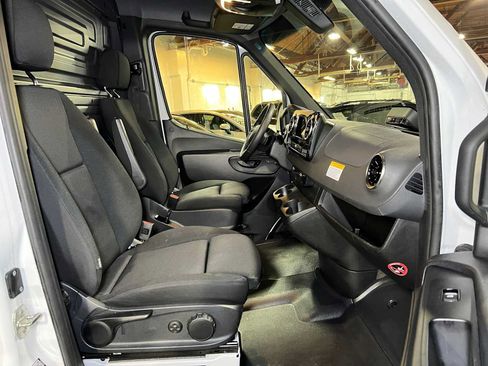 Used 2025 Mercedes-Benz Sprinter 2500 image 12