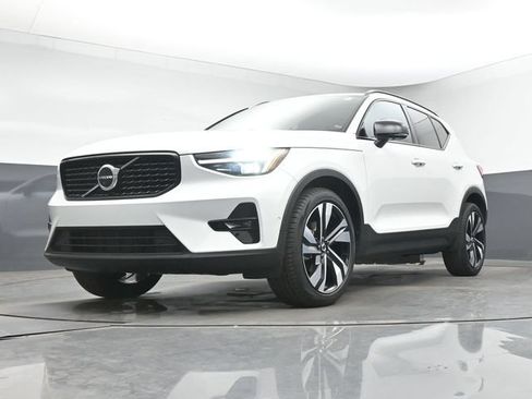 Used 2023 Volvo XC40 B5 Ultimate w/ Protection Package Premier AWD/4WD image 39