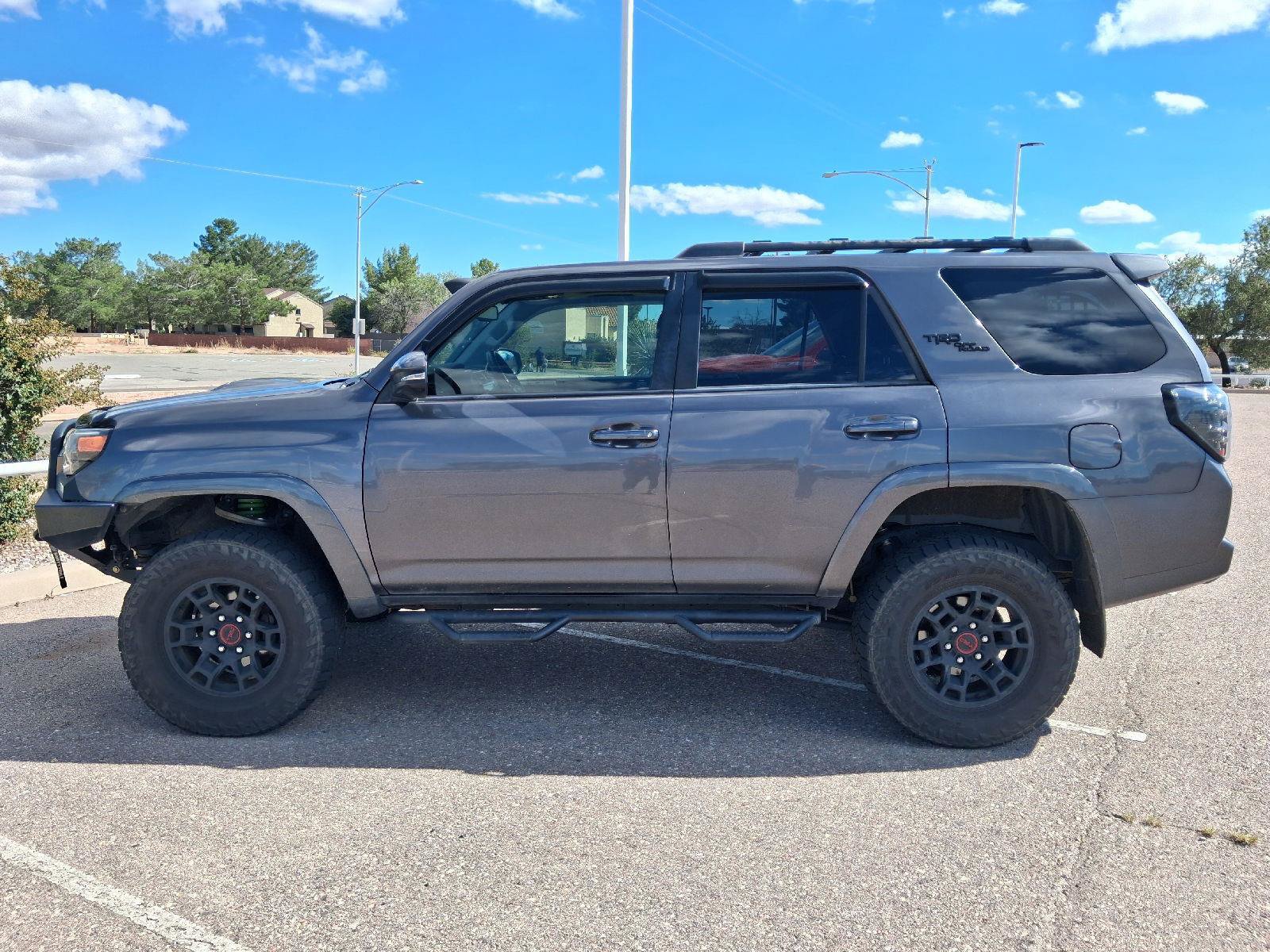 Used 2022 Toyota 4Runner TRD Off-Road Premium w/ Moonroof Package AWD/4WD image 2