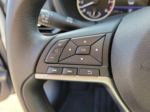 Used 2025 Nissan Sentra SV image 18