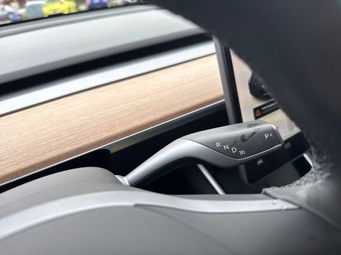 Used 2020 Tesla Model Y Long Range image 27