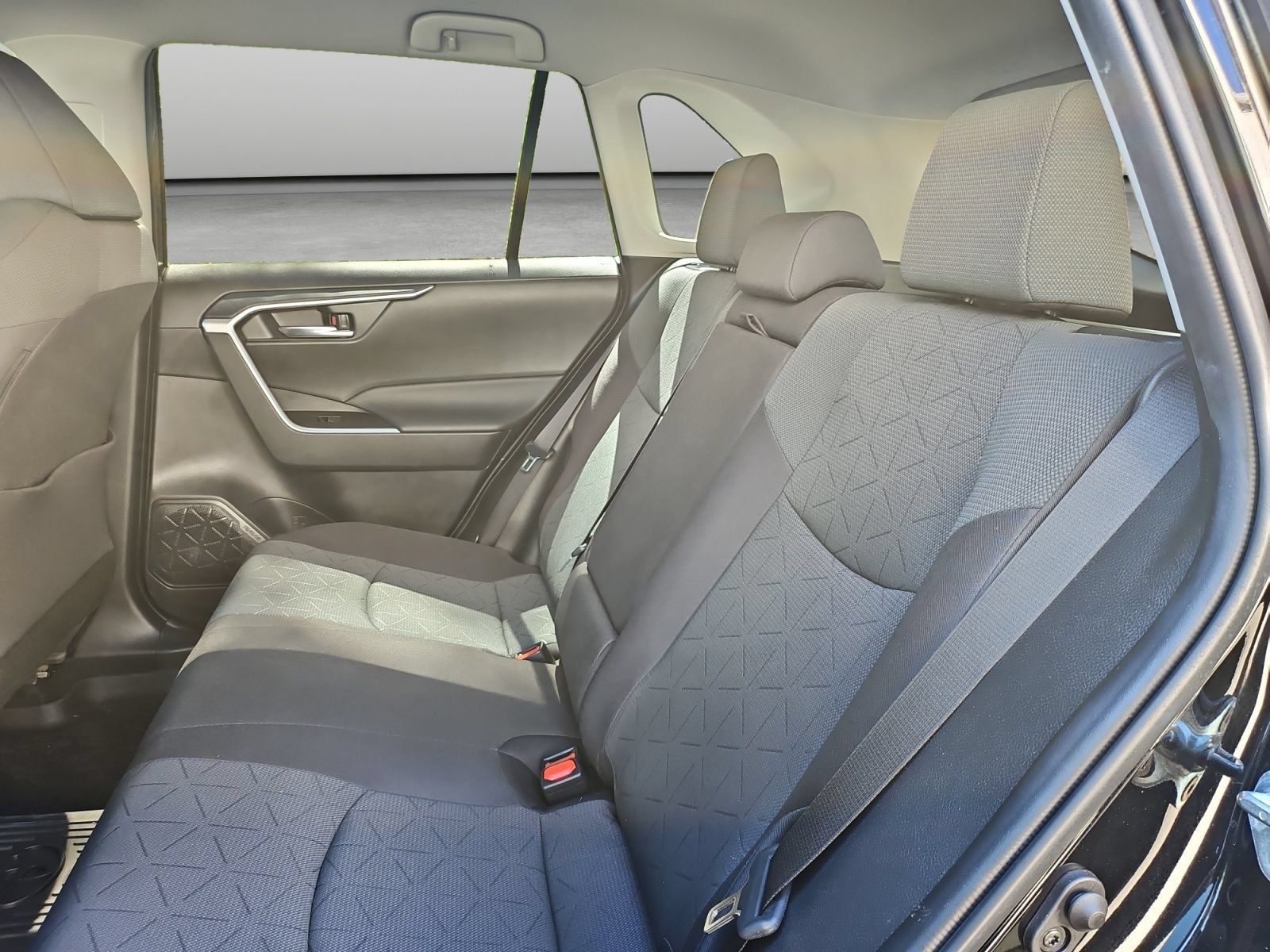 Used 2024 Toyota RAV4 AWD Hybrid image 42