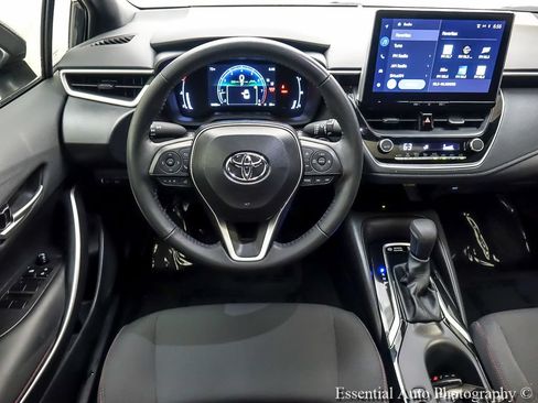 Used 2025 Toyota Corolla SE w/ SE Premium Package FWD image 14