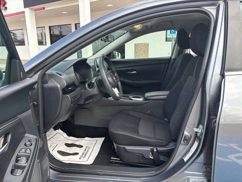 Used 2024 Nissan Sentra SV FWD image 13