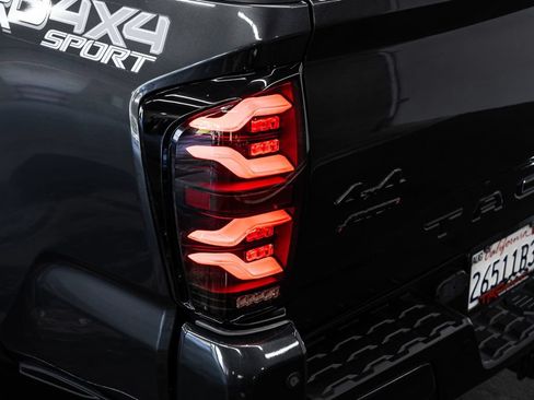 Used 2020 Toyota Tacoma TRD Sport w/ Technology Package AWD/4WD image 14