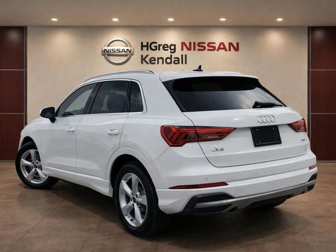Used 2021 Audi Q3 2.0T Premium w/ Convenience Package AWD/4WD image 2