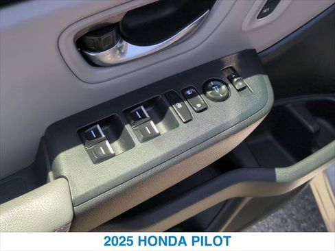 Certified 2025 Honda Pilot EX-L image 13