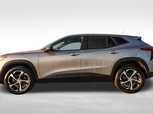 Used 2025 Chevrolet Trax RS image 8