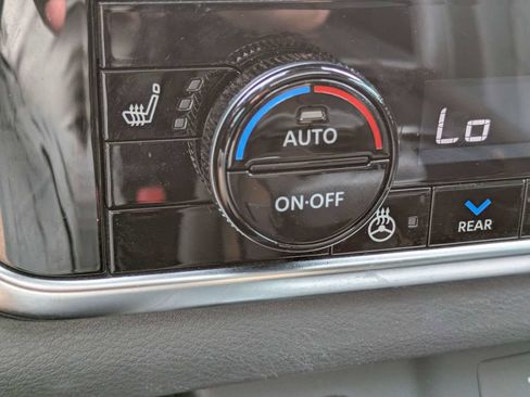 Used 2023 Nissan Rogue Platinum w/ Platinum Premium Package FWD image 26