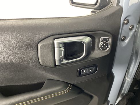 Used 2025 Jeep Wrangler Unlimited Sahara AWD/4WD image 16