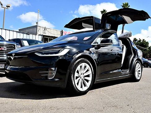 Used 2018 Tesla Model X 100D image 1