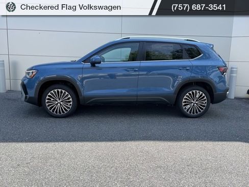 New 2025 Volkswagen Taos SE image 11